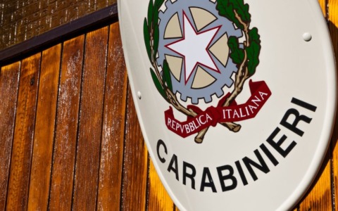 Controlli di Ferragosto, una giovane fermata con due cacciaviti