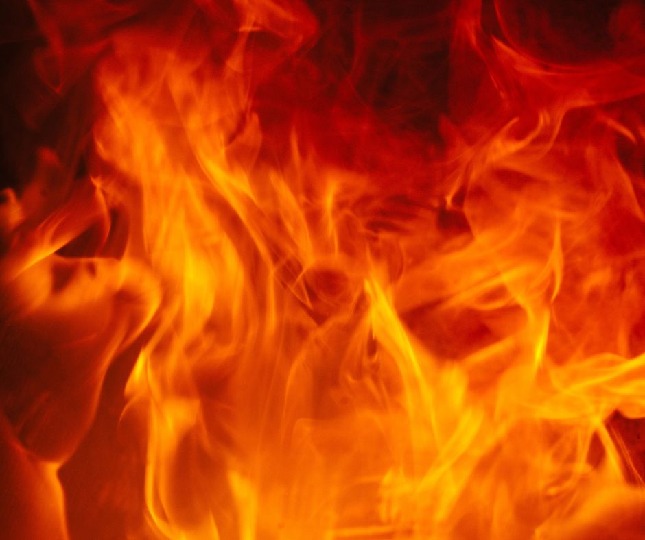 Incendio in viale Europa: sette squadre di vigili del fuoco in azione