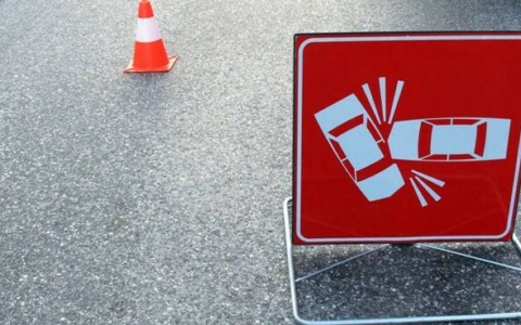 Incidente tra auto e moto: ferito un motociclista di 36 anni