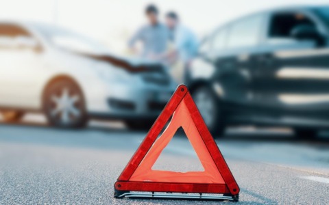 Incidente sull’A26: automobilista 75enne illeso dopo ribaltamento
