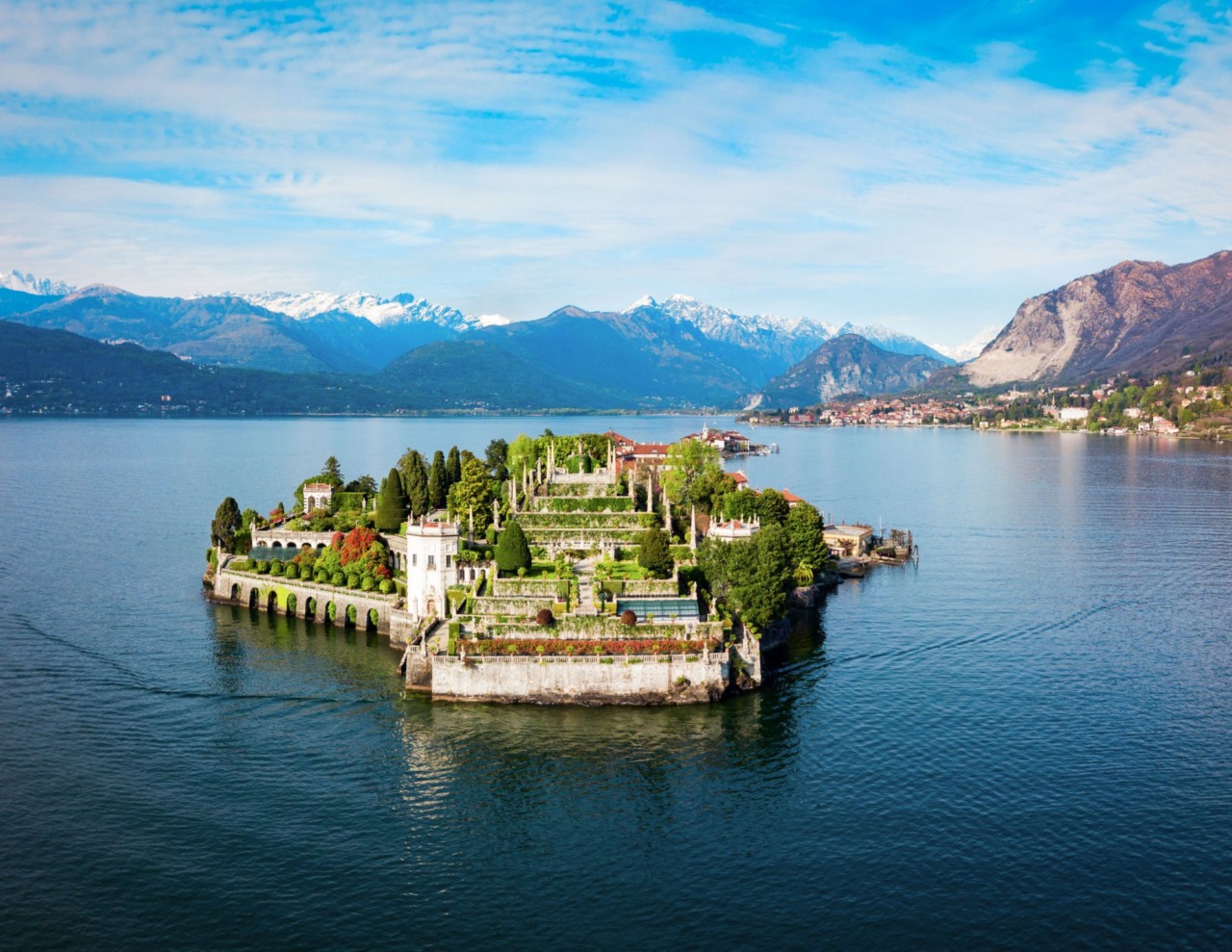 Studenti del Cavalleri in barca a vela sul Lago Maggiore