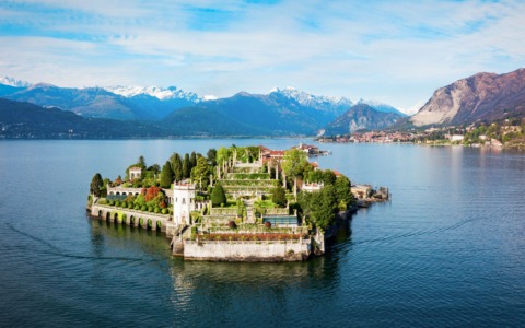 Studenti del Cavalleri in barca a vela sul Lago Maggiore